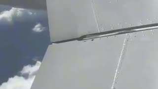 Parafusos soltando do avião durante o voo