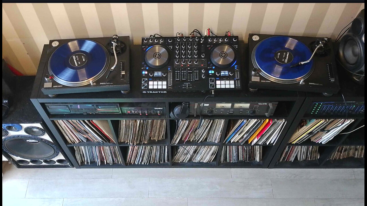 Dj Grizzly Live HardHouse/HardTechno (with digital Vinyl)