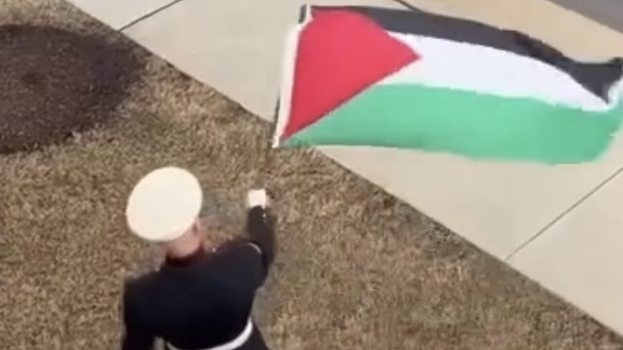A U.S. Marine Proudly Waving A Palestinian Flag🇵🇸