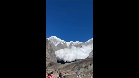 🚨 Witness the moment a massive avalanche surges down the steep