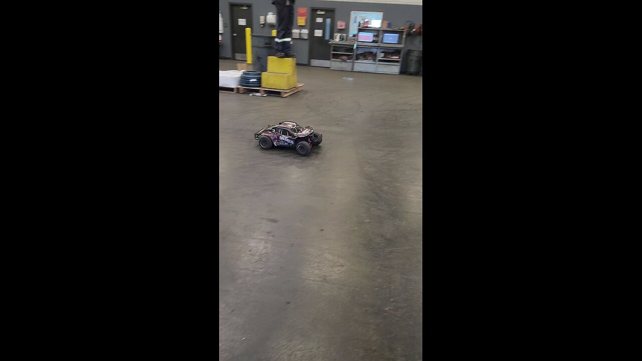 Traxxas Maxx Slash Indoor Drifting