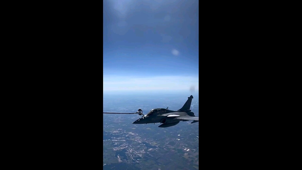 Jet Fighter Refueling in Air...!