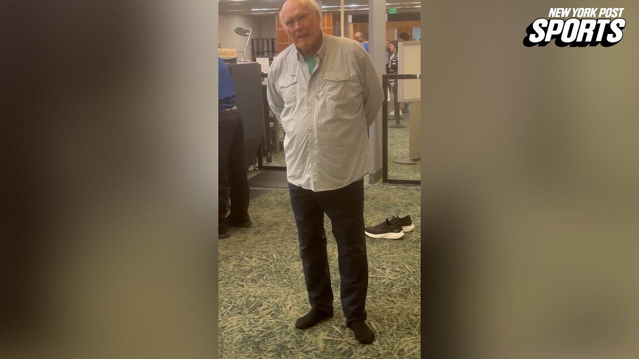 Terry Bradshaw not happy with 'ridiculous' treatment at airport