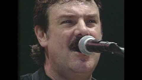 Hand Me Down World - The Guess Who (live)