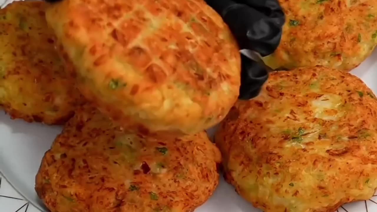 😱 You Won’t Believe What’s Inside These Stuffed Cauliflower Fritters! 🧀🥦 #Shorts