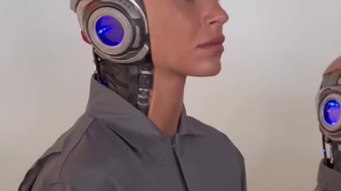 ARE THEY ROBOTS OR REAL PEOPLE!!😳🤖