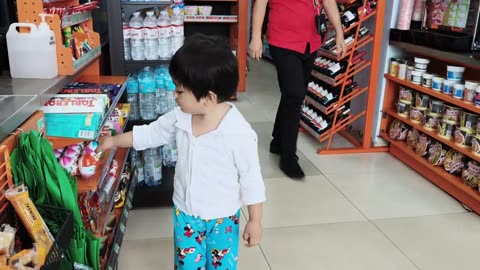 Namalit Napud Ming Grey Sa Convenience Store