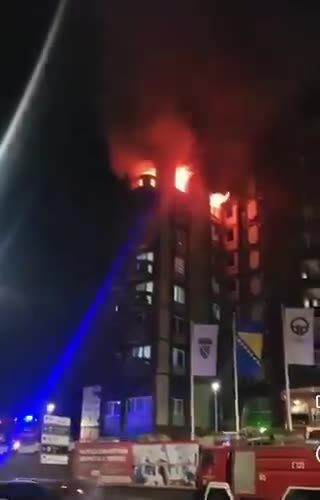 Digjet azili i pleqve ne Bosnjë, të paktën 11 persona kanë humbur jetën dhe mbi 30 të plagosur