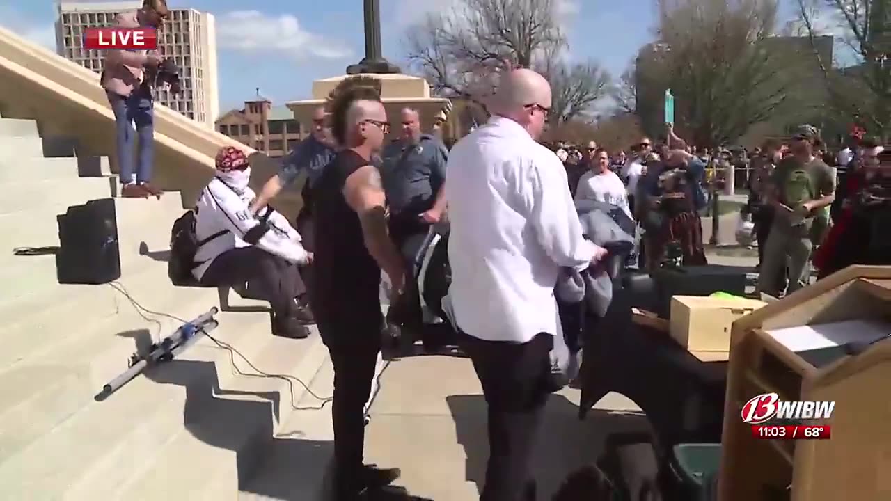 Católico interrompe Missa Negra no Kansas