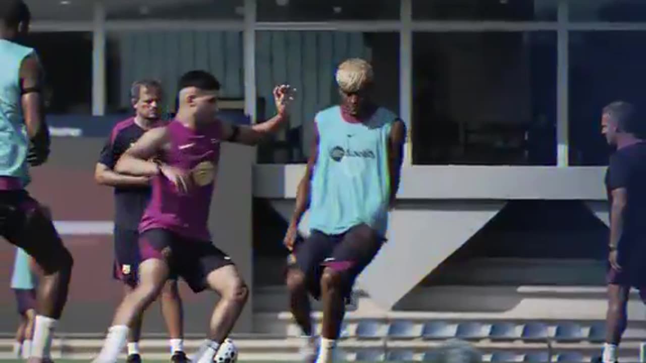 Roony Bardghji doing Lamine Yamal dirty in training! 😬 🥜