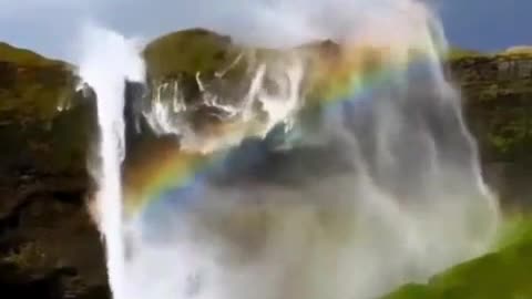 Cascading Beauty: Seljalandsfoss & Its Rainbow 💚🌍
