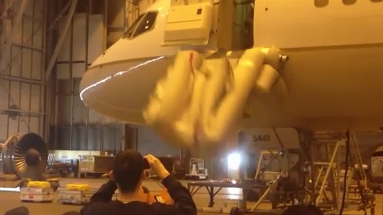 Watch How United #B757 Escape Slide Hangar Test Went #Aviation #Fly #AeroArduino