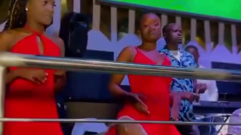 Her bubble butt bounces on like a pumped up basketball 🍑