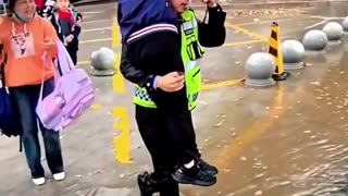 This Kind Policeman Will Restore Your Faith In Humanity! ❤️