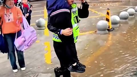 This Kind Policeman Will Restore Your Faith In Humanity! ❤️