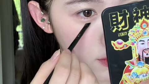 Makeup for a new persona