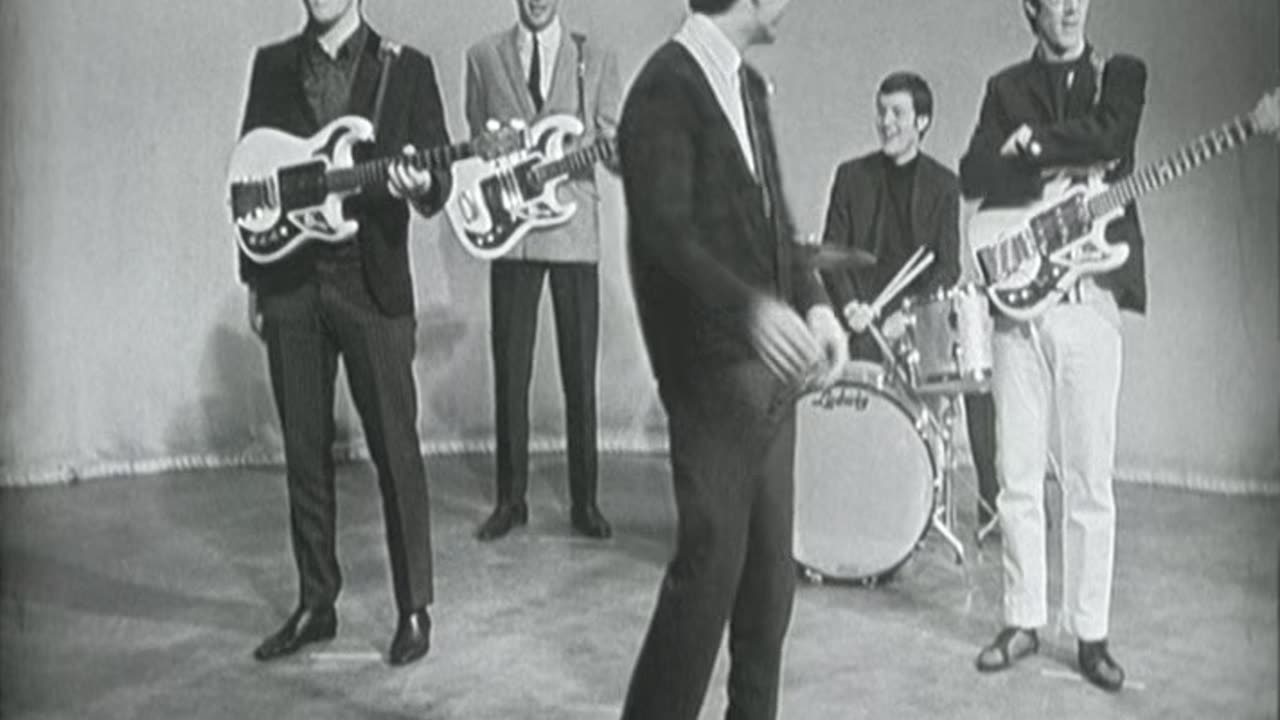 Thunderbirds are GO (1966) - Cliff Richard and The Shadows - Shooting Star