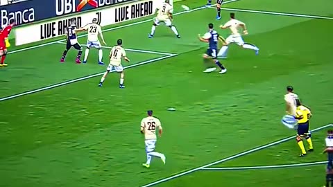 Ronaldo's skill in dribbling 🤯 #ronaldo #shorts #football #cristianoronaldo #viralvideo