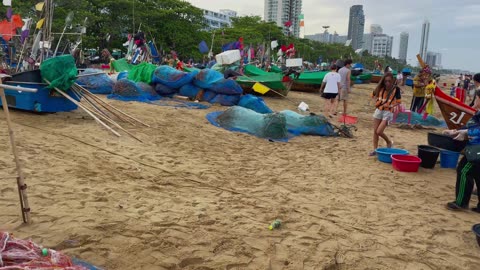 Jomtien Beach Seafood Market - Great Locals Experience- Pattaya Thailand 2025