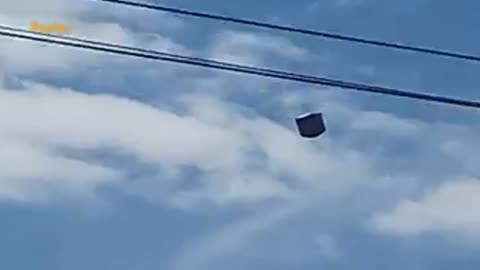 Un objet étrange vole dans le ciel de Thaïlande.