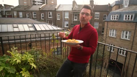Gino D’Acampo shows you how to make the perfect Carbonara Italian Food, Made Easy.