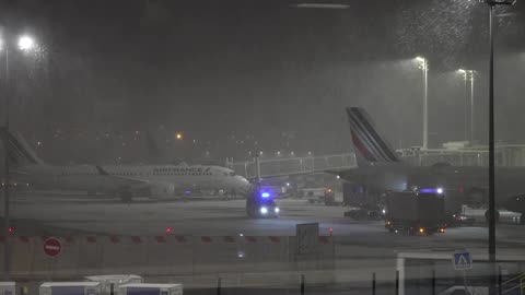 Flights canceled, traffic disrupted as snow sweeps across Paris