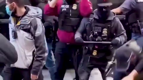 Large crowd of keffiyeh wearing Leftist Morons attack Ice