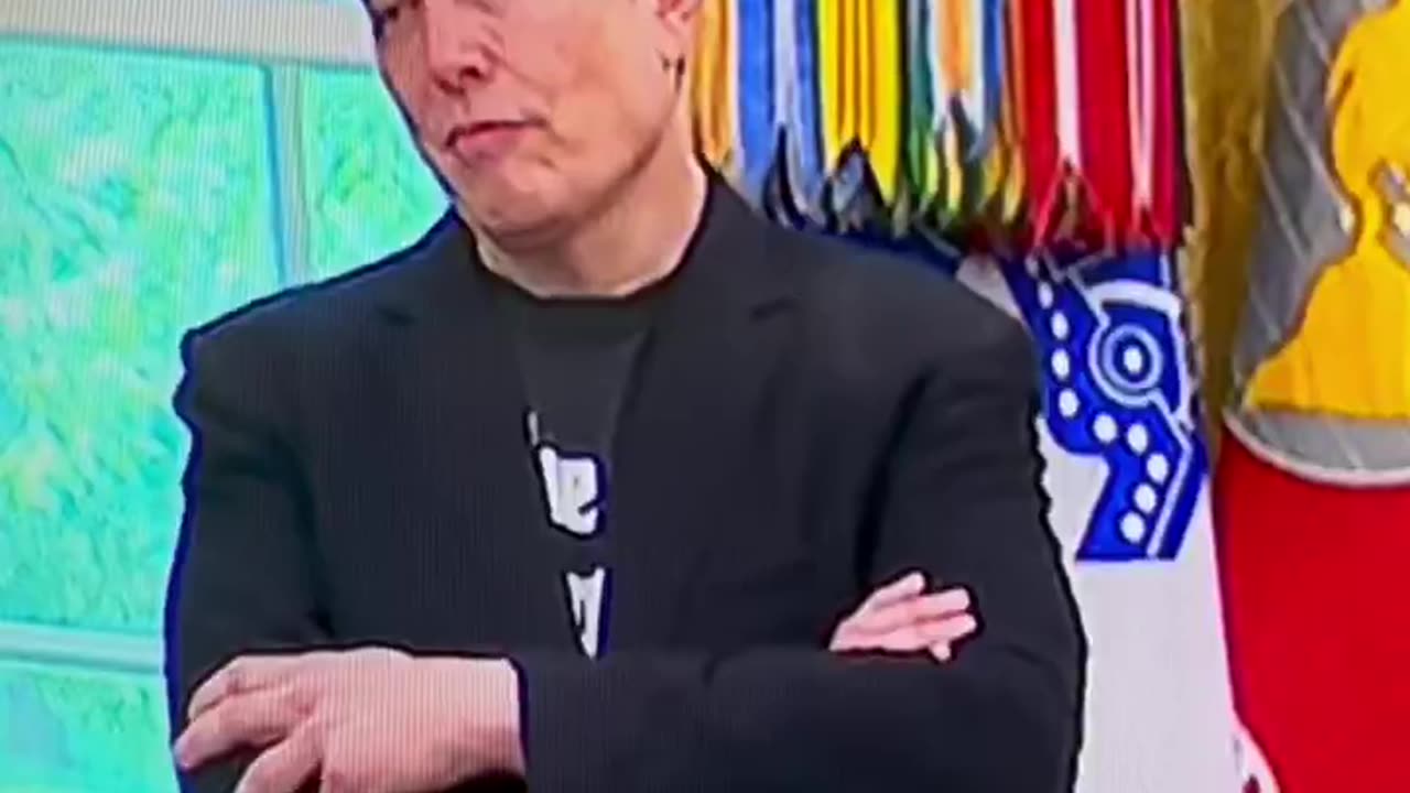 Mask Sticking Out During Farewell Speech at White House — Looks Like He Just Dived Into Sh*t