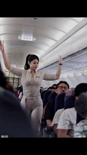 Air hostess cat walk on airplane 😱🔥
