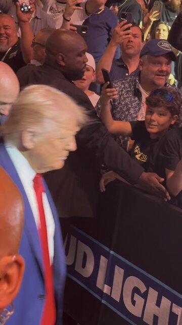 UFC 316 : Donald Trump entrance close up