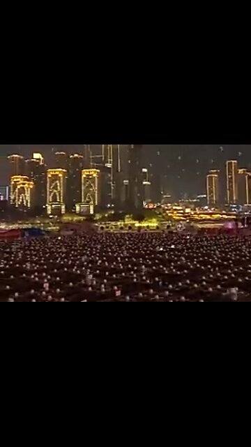 8,100 DRONES DOCKING THEMSELVES TO CHARGE AFTER A DRONE SHOW. 😲