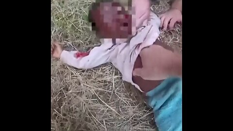 Niño permanece atrapado bajo un coche tras un accidente