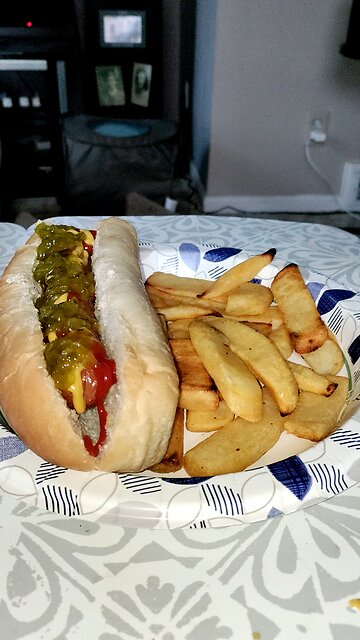Eating Hebrew National Beef Franks, Dbn, MI, 11/10/25