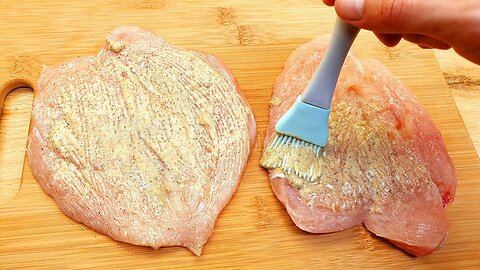 Simply coat the chicken breast so the fillet becomes very juicy and tender!