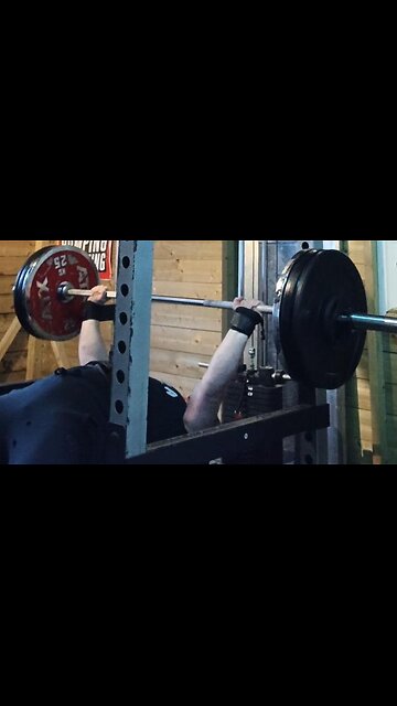 EASY 132.5 KG PAUSED BENCH PRESS!