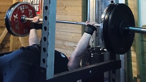 EASY 132.5 KG PAUSED BENCH PRESS!