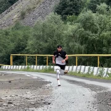 Umar Nurmagomedov Pushing His Cardio at 1,300m Above Sea Level