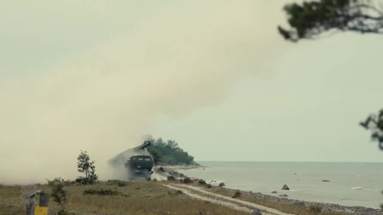 🇪🇪🚀 Estonia conducts first HIMARS firing. All missiles accurately hit sea targets,