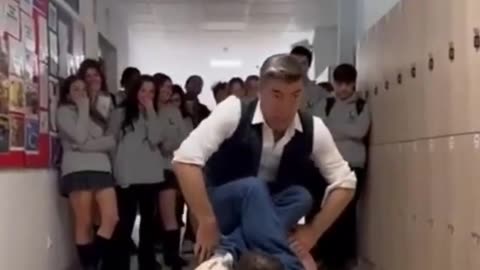 Student shocks school !!