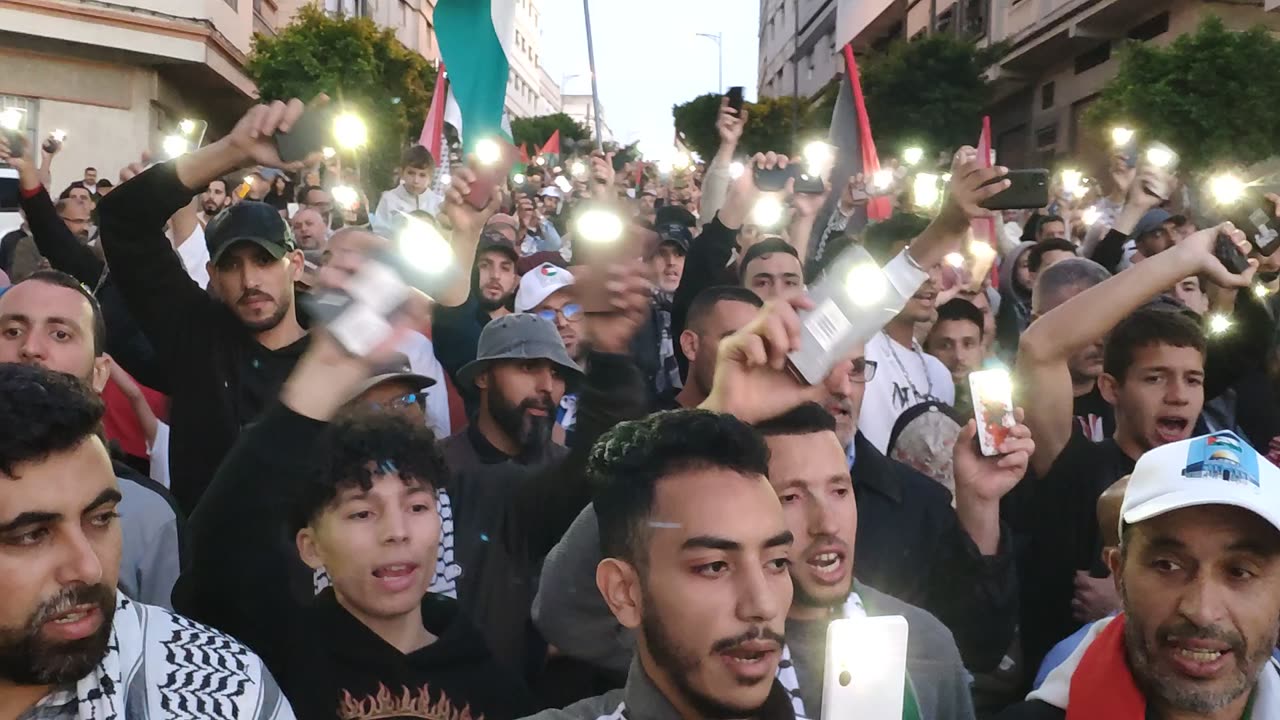 مسيرة الأواني للتنديد بالتجويع الممنهج على سكان غزة طنجة 11 05 2025 لن نركع ابدا لن نركع