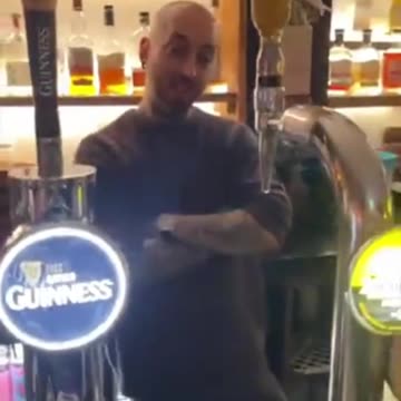 האם זה אמיתי? תיעוד שנוי במחלוקת מסתובב ברשת בקצב מסחרר, קרינת הפלאפון העוצמתית גרמה לבקבוק להיפתח