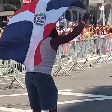 Disfrutando el Desfile Nacional de Republica Dominicana.