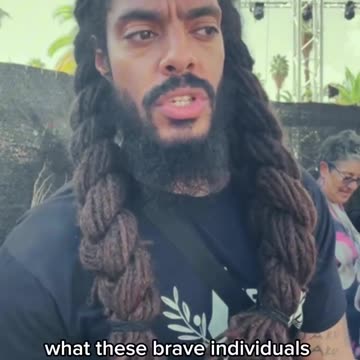 Bobby from Bob Vylan at the port today 🔥