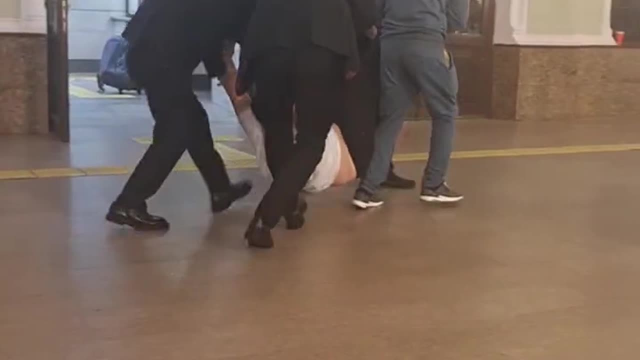 Man Snatched by Group of "Caucasian Men" from Moscow Train Station