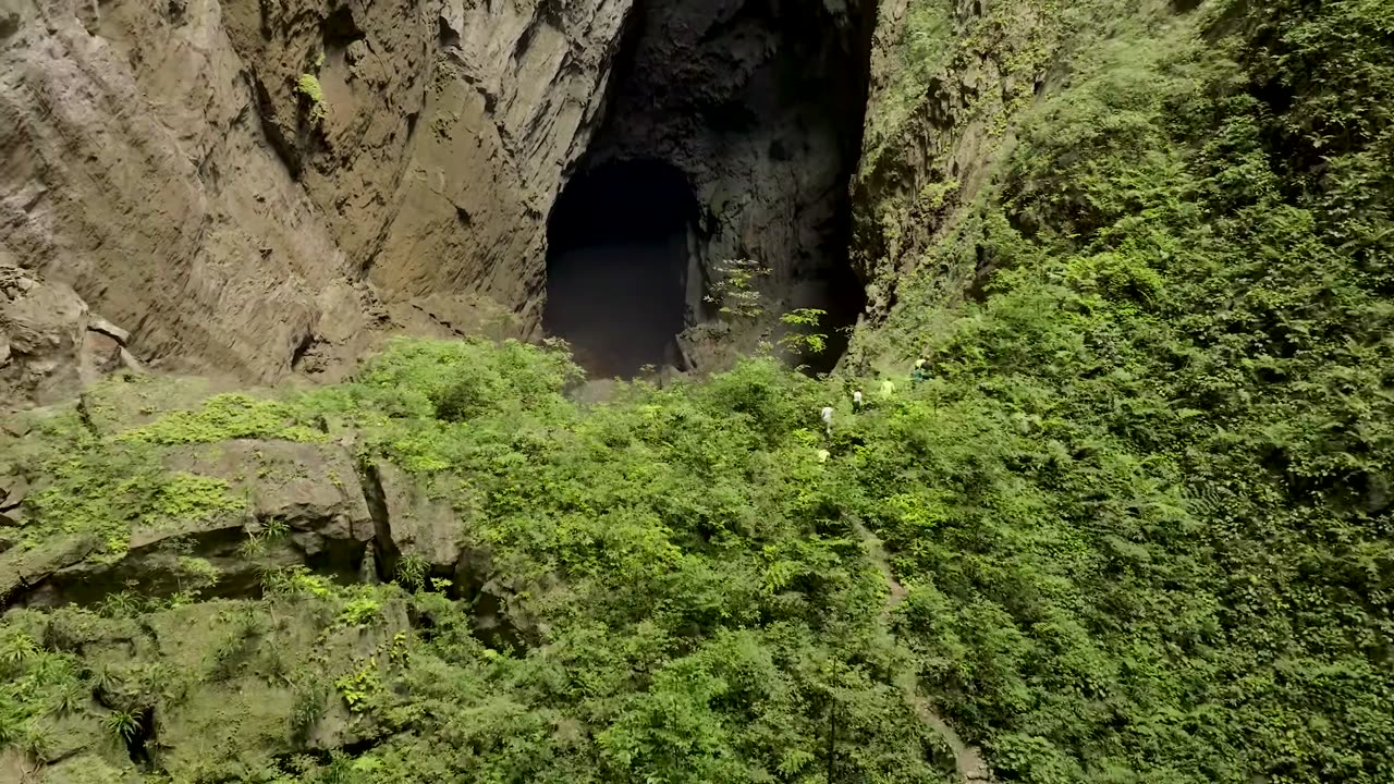 The World's Largest Cave: It Has a Forest, a River, and Clouds Inside