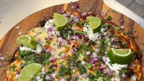 This birria pizza is a heaven for meatlovers