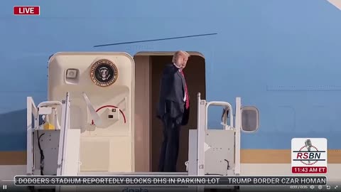 Tổng thống Trump đã lên Air Force One và đang trên đường về nhà sau chuyến đi thành công rực rỡ...