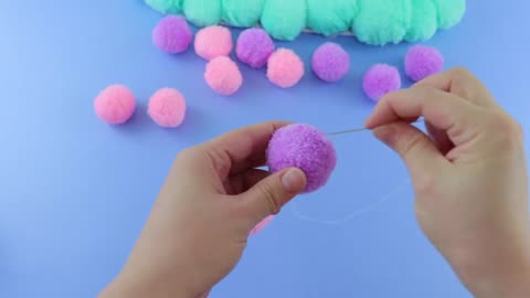 DIY home decor idea for a Kids ⧸ Children ⧸ Girls Room ⧸ How to make kawaii cloud from pom pom