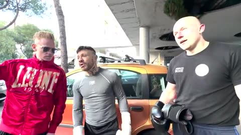 PITBULL_vs_MMA_FIGHTER_!!!_Rome_Street_Fights(360p)