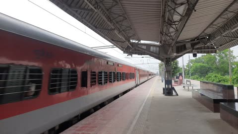 Jammu Tawi Kolkata Express Crossing Madhusudanpur